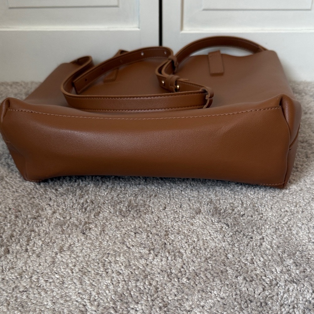 Henny + Lev Vegan Leather Everyday 2 in 1 Tote Bag in Cognac - Picture 11 of 11